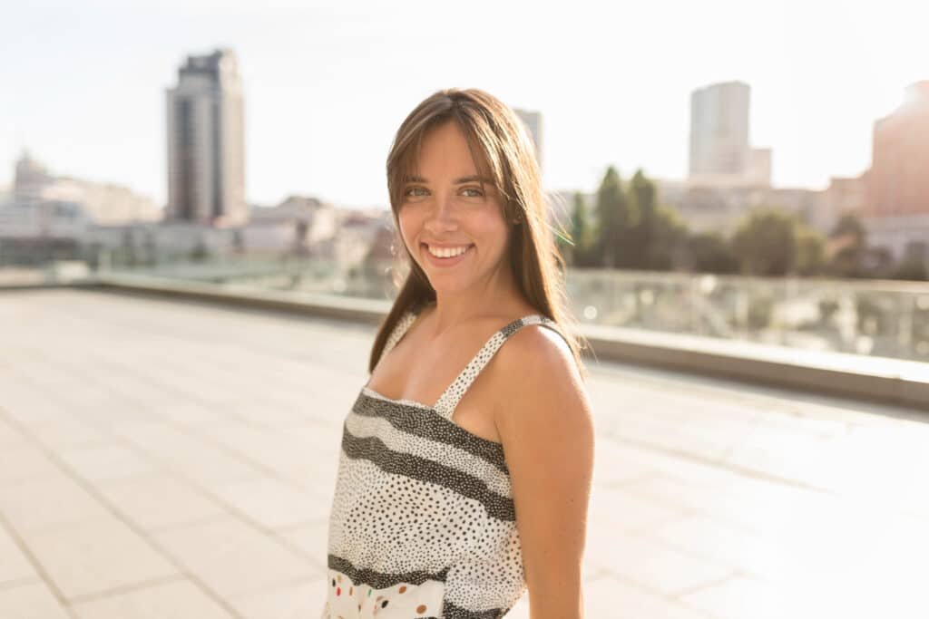 chica que busca encontrar pareja en Canarias