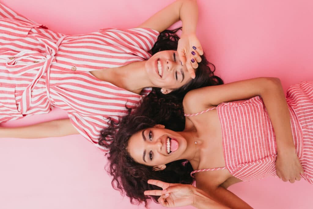 chicas participando en el chat de lesbianas sin registro