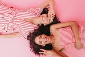 chicas participando en el chat de lesbianas sin registro