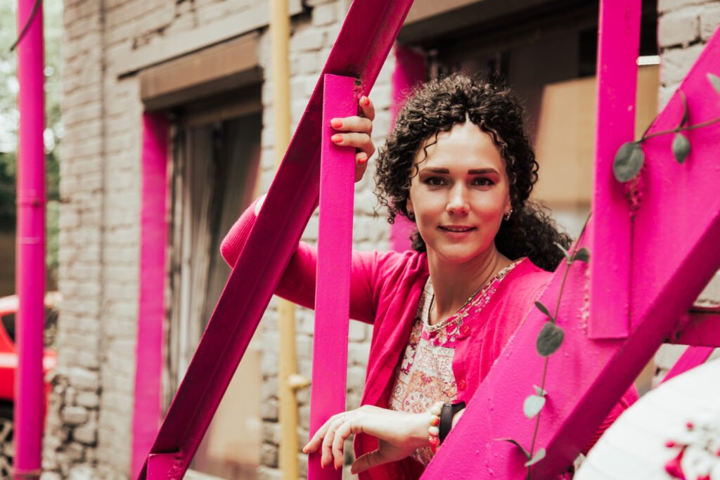 gitana que puede participar en el chat chachipen de chats infinitos