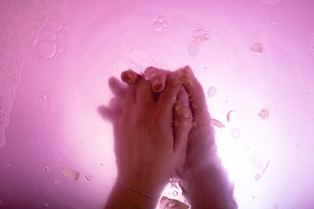 persona rezando que simboliza nuestro chat de religión. En otros sitios se denomina como "chat cristiano"