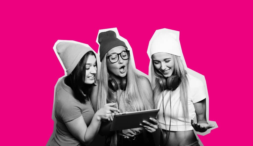 Te explicamos como conocer gente nueva. Foto con 3 chicas que se conocieron a través de chats infinitos.